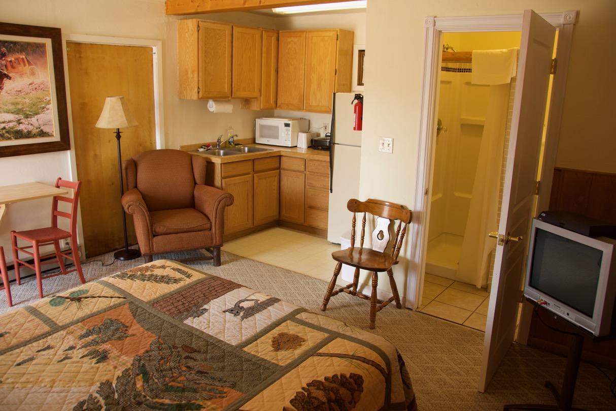 Yellowstone Holiday Motel West Yellowstone Ngoại thất bức ảnh