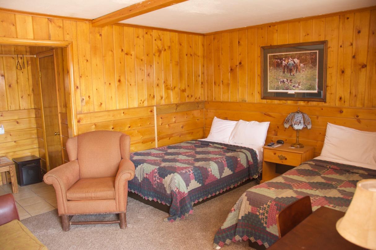Yellowstone Holiday Motel West Yellowstone Ngoại thất bức ảnh