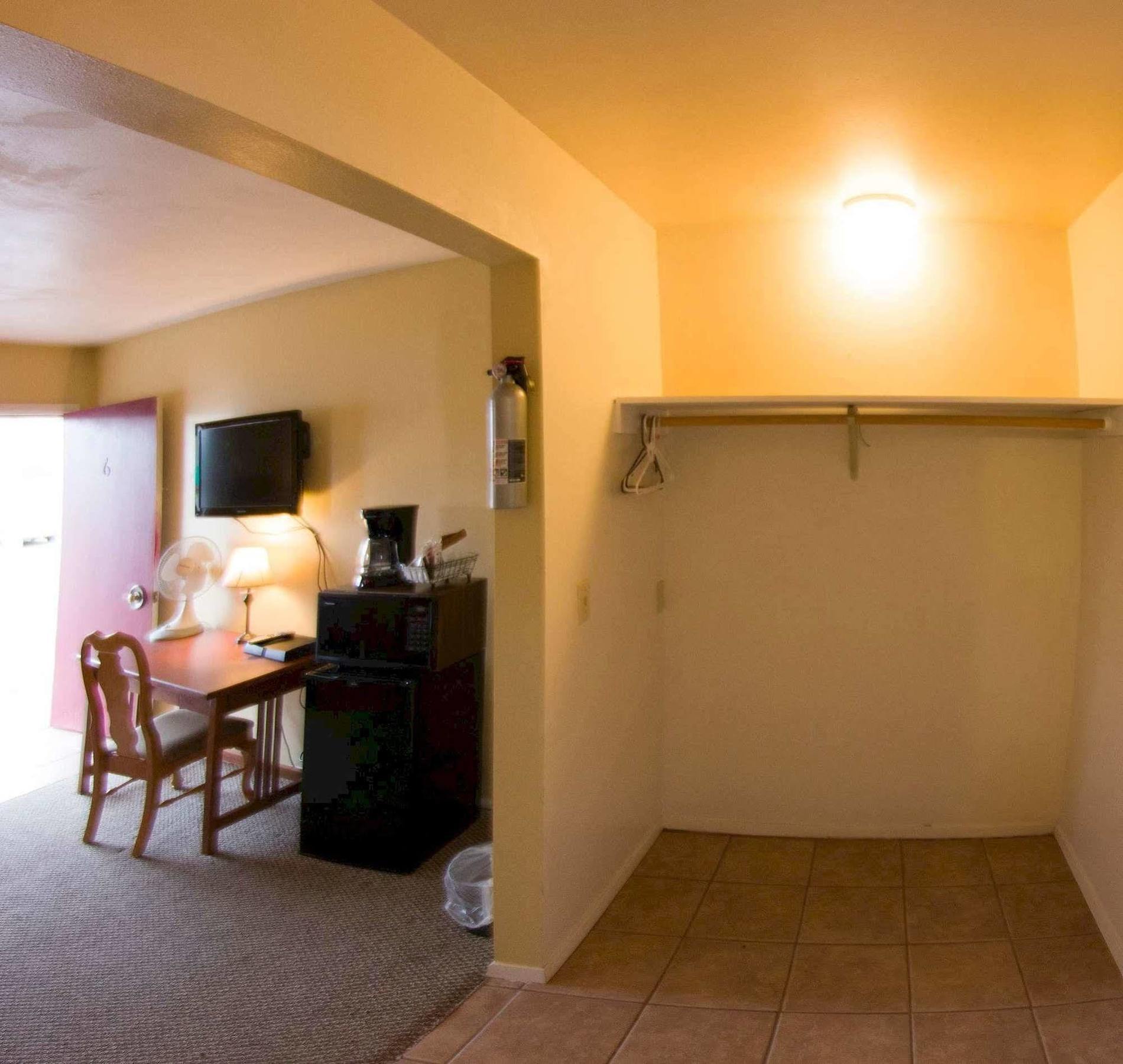 Yellowstone Holiday Motel West Yellowstone Ngoại thất bức ảnh
