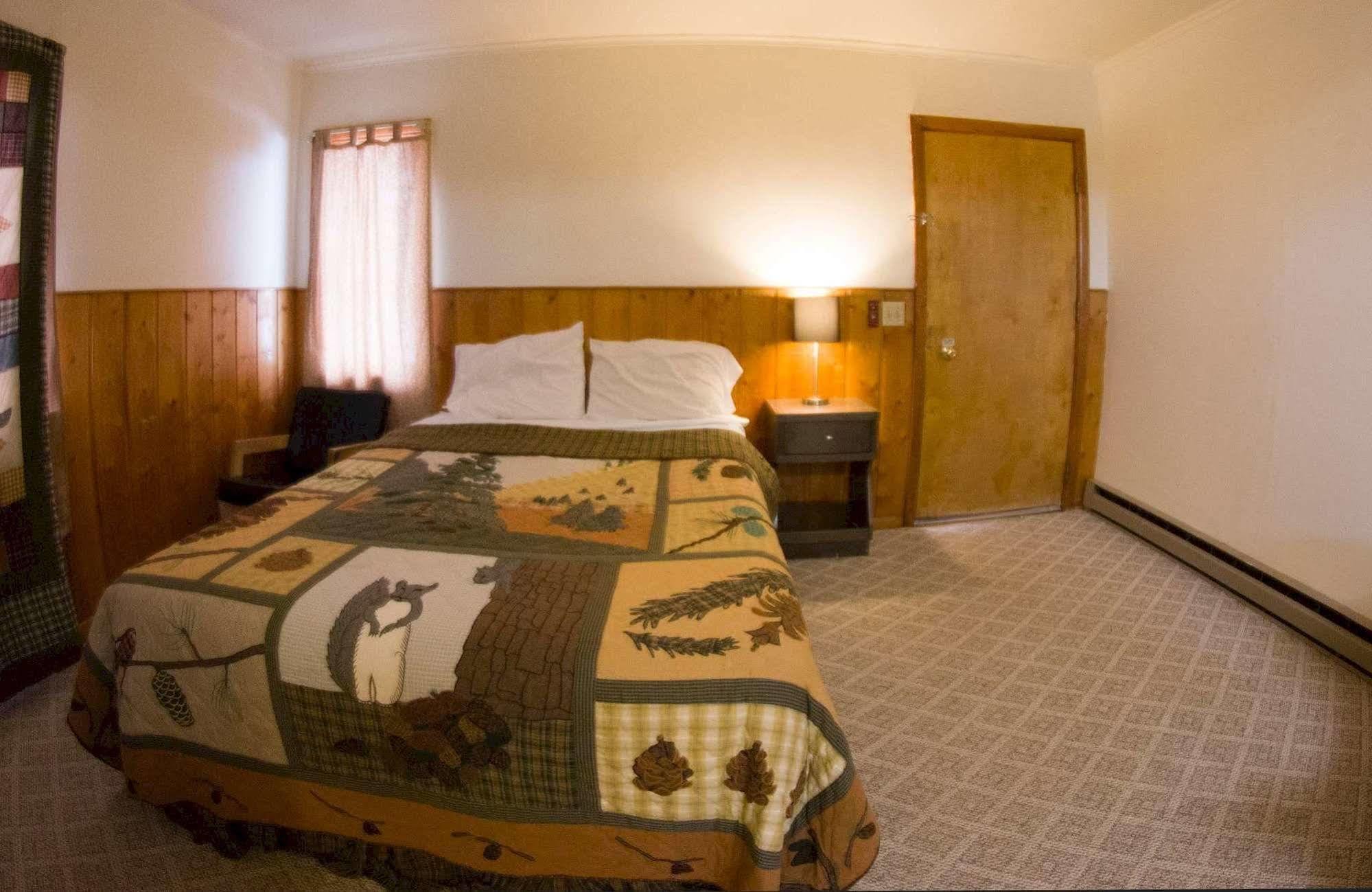 Yellowstone Holiday Motel West Yellowstone Ngoại thất bức ảnh