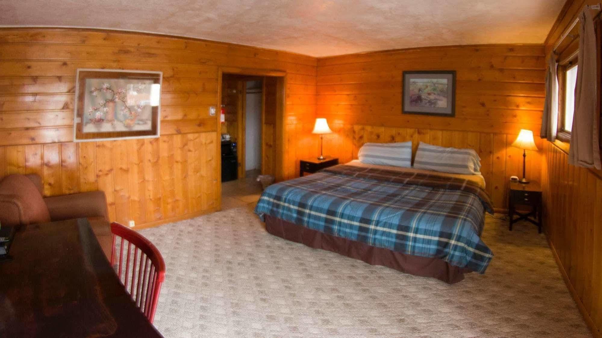 Yellowstone Holiday Motel West Yellowstone Ngoại thất bức ảnh