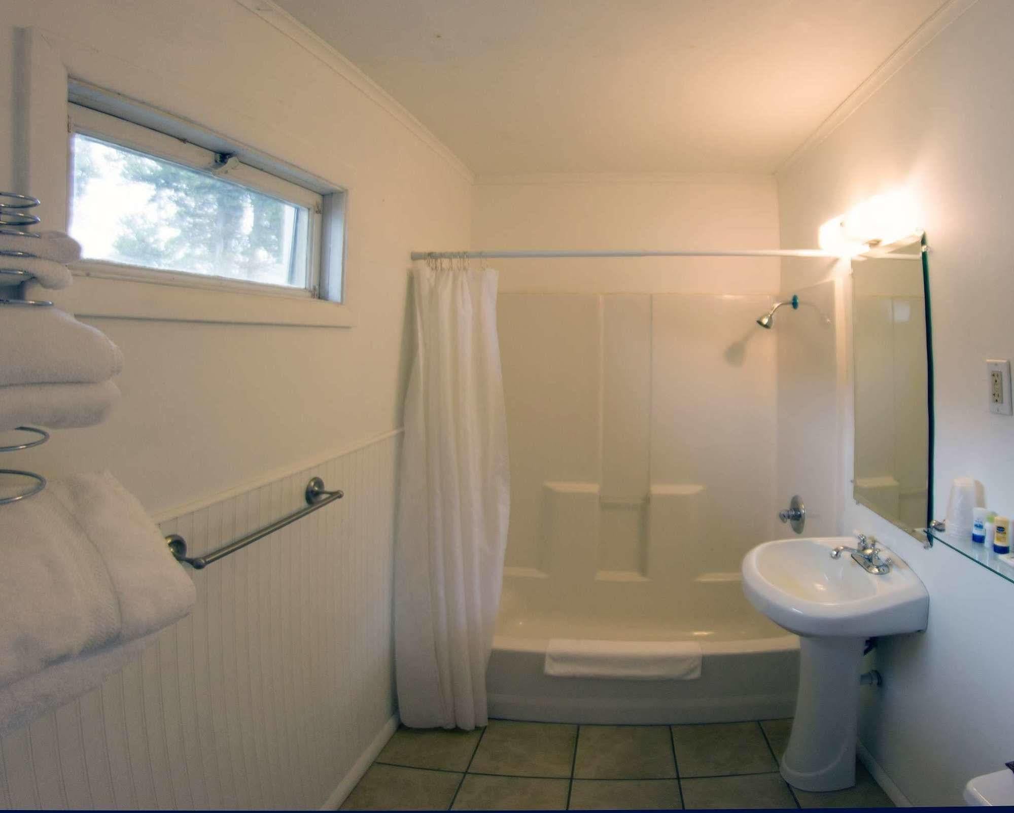 Yellowstone Holiday Motel West Yellowstone Ngoại thất bức ảnh