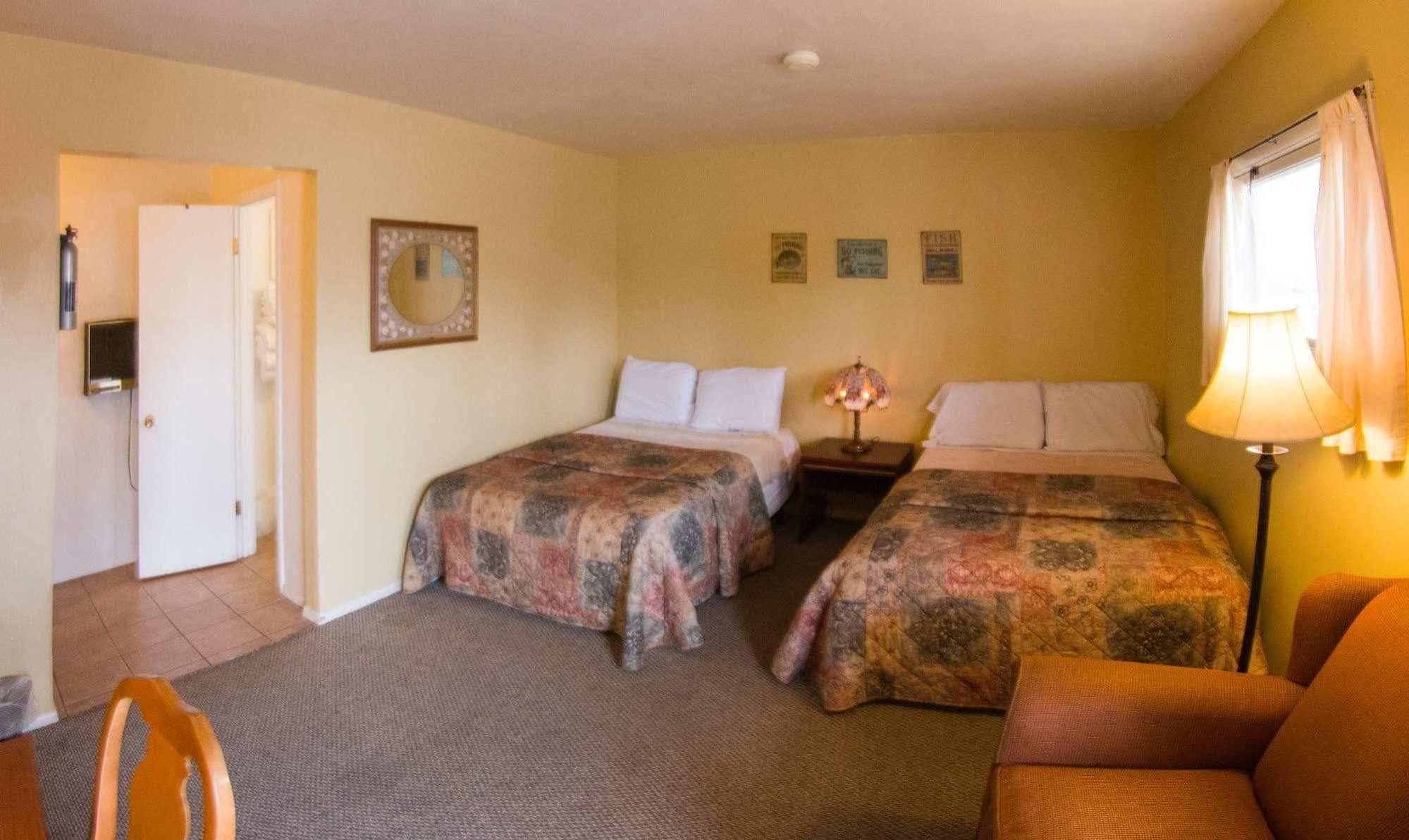 Yellowstone Holiday Motel West Yellowstone Ngoại thất bức ảnh
