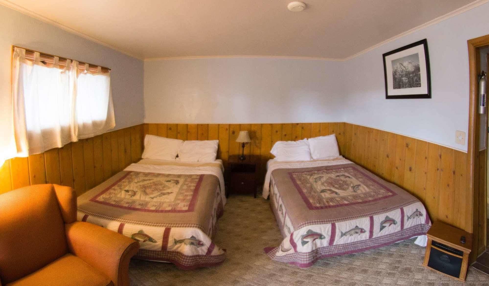 Yellowstone Holiday Motel West Yellowstone Ngoại thất bức ảnh