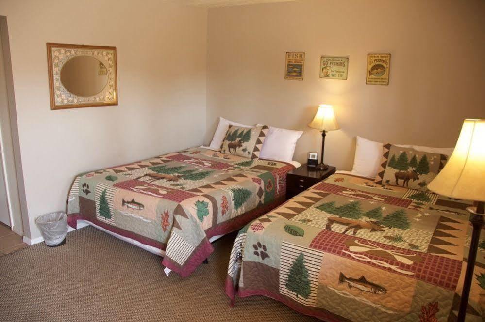 Yellowstone Holiday Motel West Yellowstone Ngoại thất bức ảnh